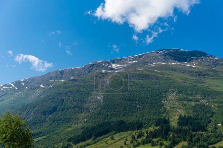 Olden - Norwegen - 28. Juni - 2023 - Gebirge