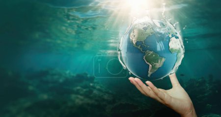 Foto de Mano sosteniendo el planeta tierra bajo el agua, Ahorre concepto de agua, día mundial del agua. - Imagen libre de derechos