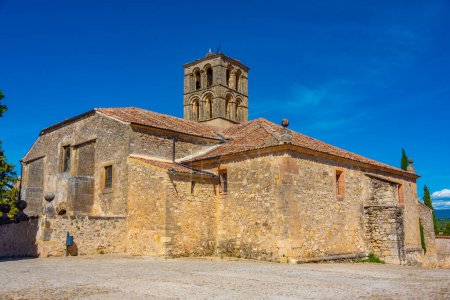 Téléchargez les photos : Eglise San Juan Bautista dans le village de Pedraza en Espagne. - en image libre de droit