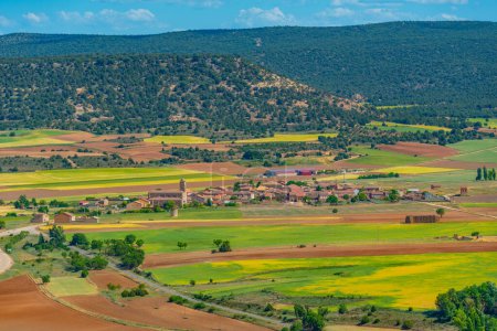 Foto de Vista aérea del pueblo de Gormaz en España. - Imagen libre de derechos