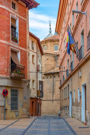 Téléchargez les photos : Rue médiévale dans la ville espagnole Tarazona. - en image libre de droit