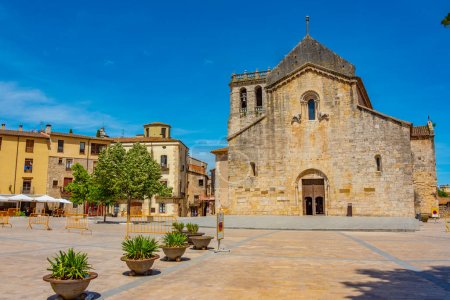 Foto de Monestir de Sant Pere en Besalu, España. - Imagen libre de derechos