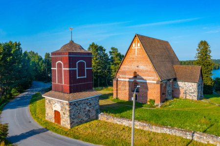 Téléchargez les photos : Église Sainte-Croix à Hattula, Finlande. - en image libre de droit