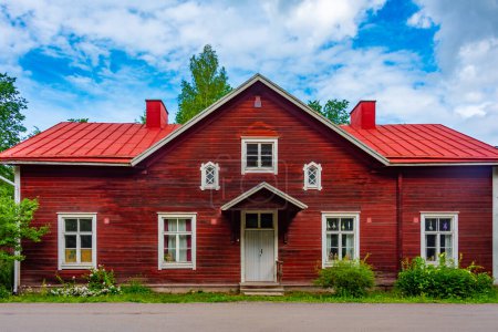 Wohngebäude einer alten Fabrik in Fiskars, Finnland.