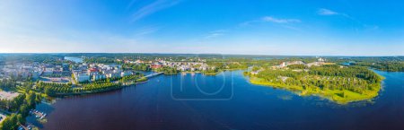 Téléchargez les photos : Vue aérienne de la ville finlandaise de Hameenlinna. - en image libre de droit