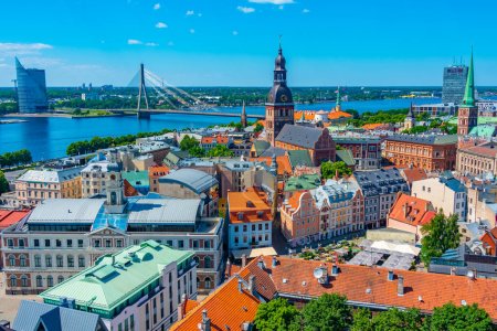 Vista aérea del centro de la capital letona Riga.