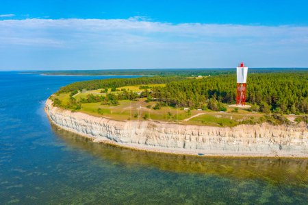 Téléchargez les photos : Falaises de Panga sur l'île de Saaremaa en Estonie. - en image libre de droit