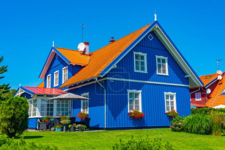 Téléchargez les photos : Maison colorée au village lituanien Nida. - en image libre de droit