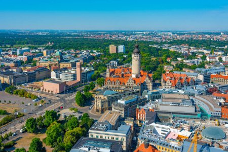 Téléchargez les photos : Vue panoramique de la nouvelle mairie et de son quartier à Leipzig, Allemagne. - en image libre de droit