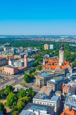 Téléchargez les photos : Vue panoramique de la nouvelle mairie et de son quartier à Leipzig, Allemagne. - en image libre de droit