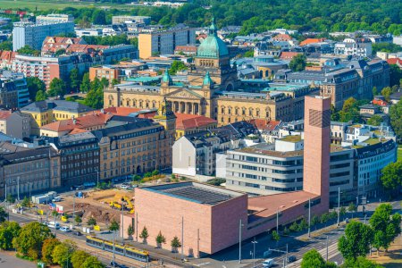 Téléchargez les photos : Vue panoramique de la Cour administrative fédérale et de son quartier à Leipzig, Allemagne. - en image libre de droit