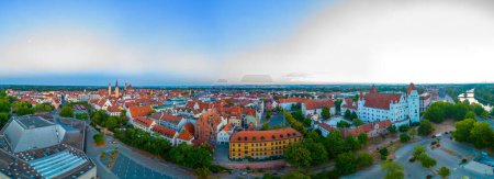 Foto de Vista del amanecer de la ciudad alemana Ingolstadt. - Imagen libre de derechos