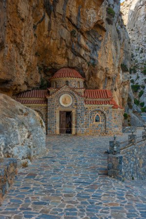 Die Kirche des Heiligen Nikolaus in der Kotsifou-Schlucht auf Kreta, Griechenland.