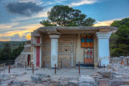 Téléchargez les photos : Fresque de procession aux ruines du palais Knossos en Crète, Grèce. - en image libre de droit
