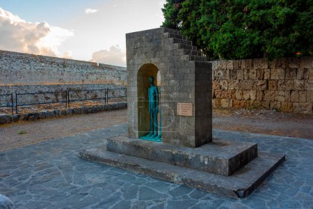 Foto de Monumento a las víctimas de la guerra griego-italiana. - Imagen libre de derechos