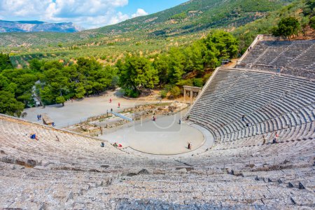 Foto de Antiguo Teatro en el Asclepieion de Epidaurus en Grecia. - Imagen libre de derechos