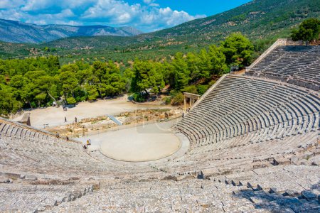 Foto de Antiguo Teatro en el Asclepieion de Epidaurus en Grecia. - Imagen libre de derechos