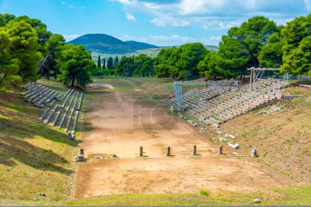 Téléchargez les photos : Stade antique au Sanctuaire d'Asklepios à Epidaurus en Grèce. - en image libre de droit