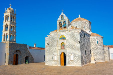Téléchargez les photos : Monastère du Prophète Elias sur l'île d'Hydra en Grèce. - en image libre de droit