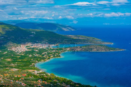 Téléchargez les photos : Vue panoramique de Palaia Epidavros et du littoral environnant en Grèce. - en image libre de droit