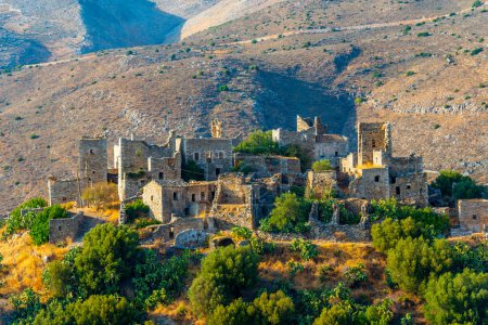 Téléchargez les photos : Vue panoramique du village de Vathia dans la péninsule du Péloponnèse en Grèce. - en image libre de droit