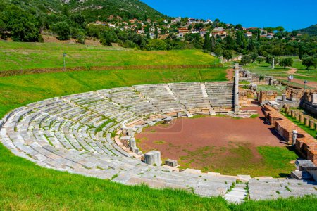 Téléchargez les photos : Le théâtre antique du site archéologique de Messini antique en Grèce. - en image libre de droit