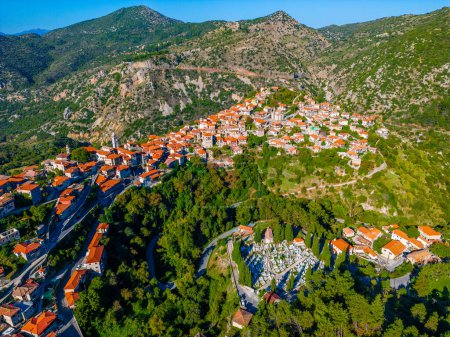 Téléchargez les photos : Vue panoramique du village de Dimitsana en Grèce. - en image libre de droit