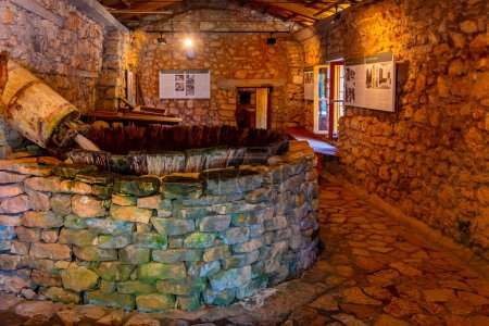 Téléchargez les photos : Musée d'Hydrokinésie en plein air (énergie hydraulique) au village grec Dimitsana. - en image libre de droit