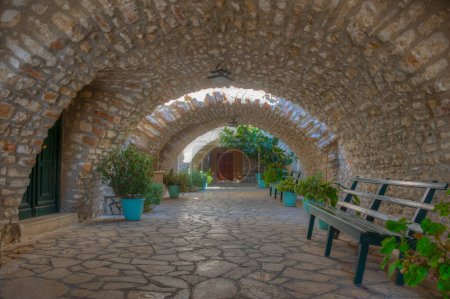 Foto de Patio del Monasterio de Paleokastritsa en la isla griega Corfú. - Imagen libre de derechos