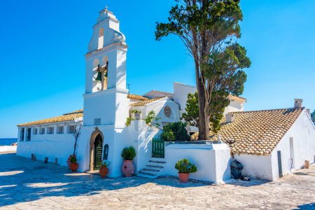Téléchargez les photos : Monastère Sainte de Panagia Vlacherna sur l "île grecque de Corfou. - en image libre de droit