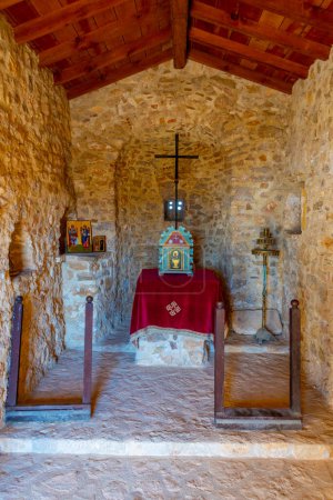 Téléchargez les photos : Angelokastro, Grèce, 14 septembre 2022 : Chapelle au château Angelokastro sur l'île grecque de Corfou. - en image libre de droit