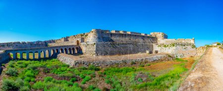 Téléchargez les photos : Château de Methoni en Grèce pendant une journée ensoleillée. - en image libre de droit