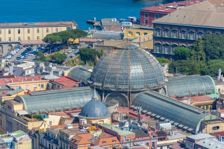 Téléchargez les photos : Vue Aérienne de la Galleria Umberto I à Naples, Italie. - en image libre de droit