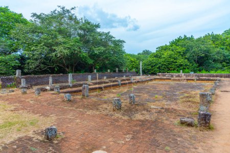 Téléchargez les photos : Réfectoire du site bouddhiste Mihintale au Sri Lanka. - en image libre de droit