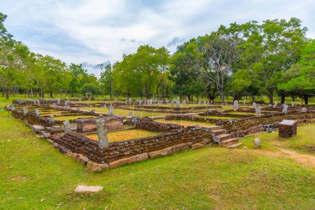 Téléchargez les photos : Ancien hôpital du site bouddhiste Mihintale au Sri Lanka. - en image libre de droit