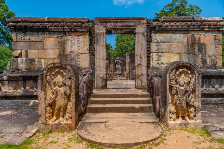 Téléchargez les photos : Ruines de Hatadage au quadrilatère des ruines Polonnaruwa, Sri Lanka. - en image libre de droit