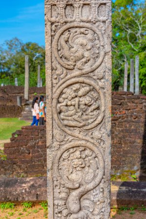 Téléchargez les photos : Gravures sur pierre dans le quadrilatère des ruines Polonnaruwa, Sri Lanka. - en image libre de droit
