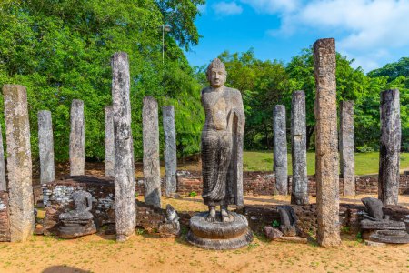Téléchargez les photos : Statues à Atadage au quadrilatère des ruines Polonnaruwa, Sri Lanka. - en image libre de droit
