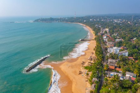 Foto de Vista aérea de la playa de Medaketyia en Sri Lanka. - Imagen libre de derechos