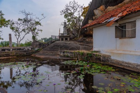 Téléchargez les photos : Temples rocheux Mulkirigala au Sri Lanka. - en image libre de droit