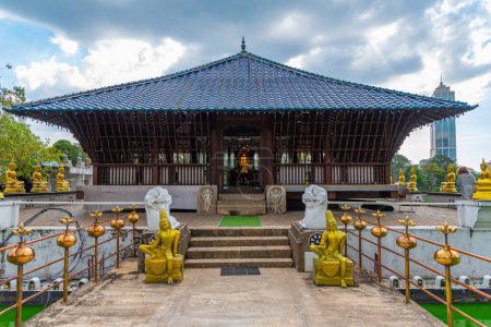Foto de Templo budista Gangarama Seema Malakaya en Colombo, Sri Lanka. - Imagen libre de derechos