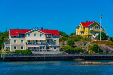 Téléchargez les photos : Maisons en bois sur les îles de l'archipel de Gothenburg, Suède. - en image libre de droit