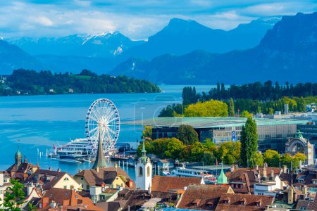Téléchargez les photos : Panorama de Lucerne avec bâtiment KKL en Suisse. - en image libre de droit
