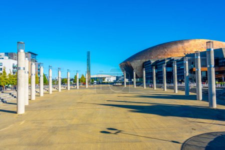 Foto de Roald Dahl Plass y Wales Millennium Centre en la capital galesa Cardiff. - Imagen libre de derechos