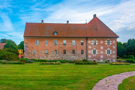 Téléchargez les photos : Coucher de soleil sur le château de Krapperup en Suède. - en image libre de droit