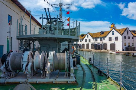 Téléchargez les photos : Navire de guerre historique dans le port de Karlskrona, Suède. - en image libre de droit