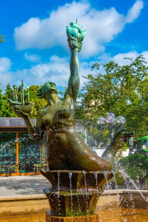 Téléchargez les photos : Vue d'une fontaine à Karlshamn, Suède.. - en image libre de droit