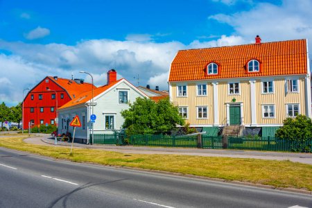 Téléchargez les photos : Maisons en bois coloré dans la ville suédoise Karlshamn. - en image libre de droit