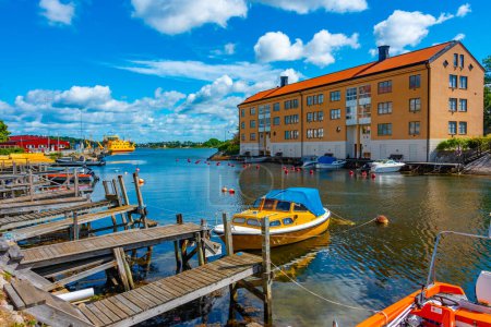 Téléchargez les photos : Marina dans la ville suédoise Karlskrona. - en image libre de droit