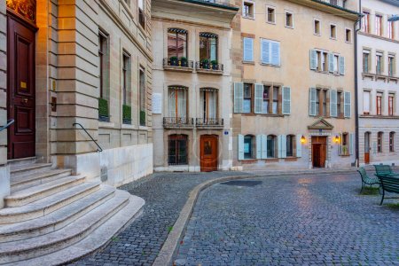 Foto de Calle histórica en el casco antiguo de Ginebra, Suiza. - Imagen libre de derechos